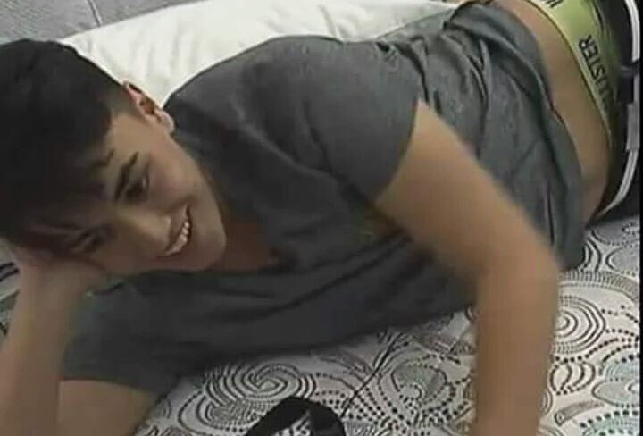 ErickKyle69's tweet photo. Sarap nitong si edward ehh. #pinoy #bagets #hotgay #hotpinoy #sarappinoy #abs #kidswithabs #jakol #batangjakolero #hotyounggay #batangmayabs https://t.co/UT6HZEsusu
