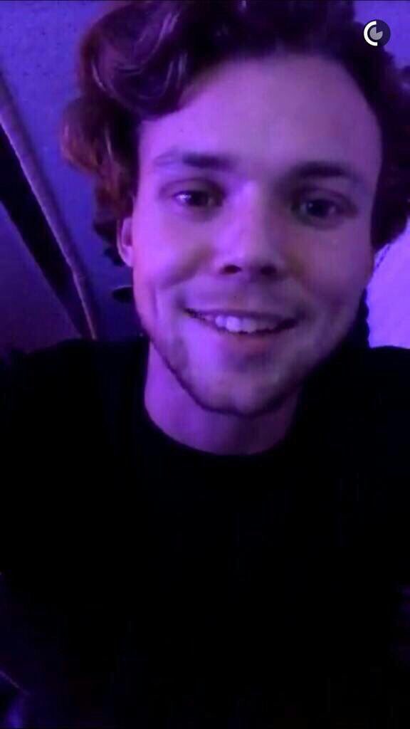 pvrisouls's tweet image. —this is ashton irwin; he is my inspiration and i am very proud of all that he has conquered through so much struggle, he is my hero 💜