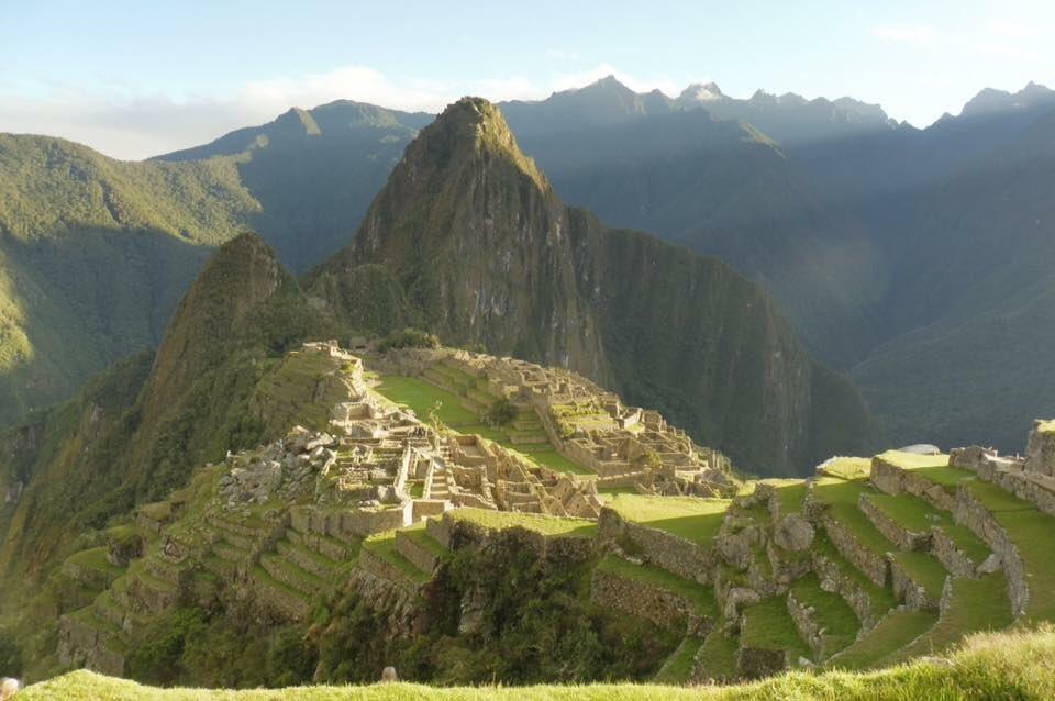 EquipageTour's tweet photo. Siamo in #Perù a vedere l'#alba sul sito archeologico di #MachuPicchu. Che cosa dire su questo splendore? #travel #sunrise #viaggiare https://t.co/aIt0oP1Rtp