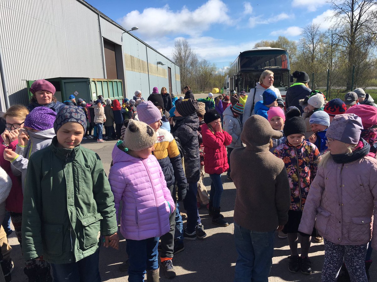Jūrmalas atkritumu šķirošanas stacijā šodien viesojas Olaines vidusskolas Jaunolaines sākumskolas 110 skolēni#mācāmies šķirot