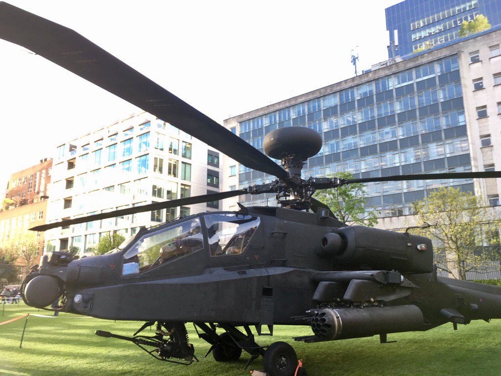 LynsFrostee's tweet photo. Went to @HAC_TheCompany S open day yesterday. They had Apache helicopters & a free BBQ #OpenDayWIN https://t.co/NnAMccfp8l