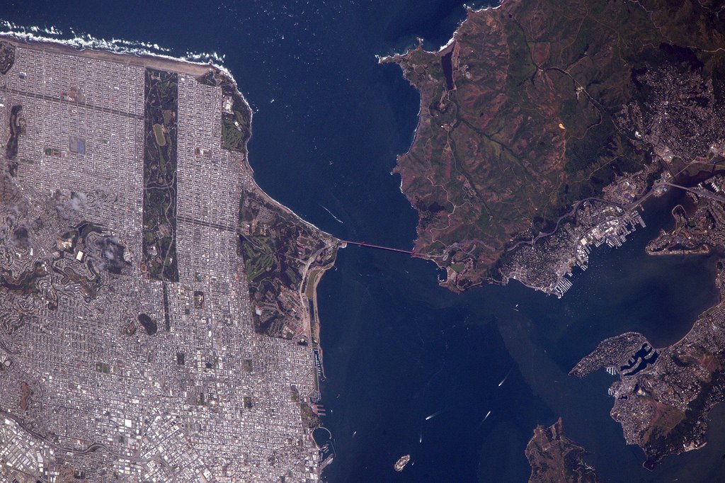Thom_astro's tweet photo. #SanFrancisco! Ni rues escarpées ni tramways (ni 🏠bleue adossée à la colline) vu d’ici, mais facile à imaginer avec un tel réseau urbain 🇺🇸 https://t.co/MFYs0y2Vib