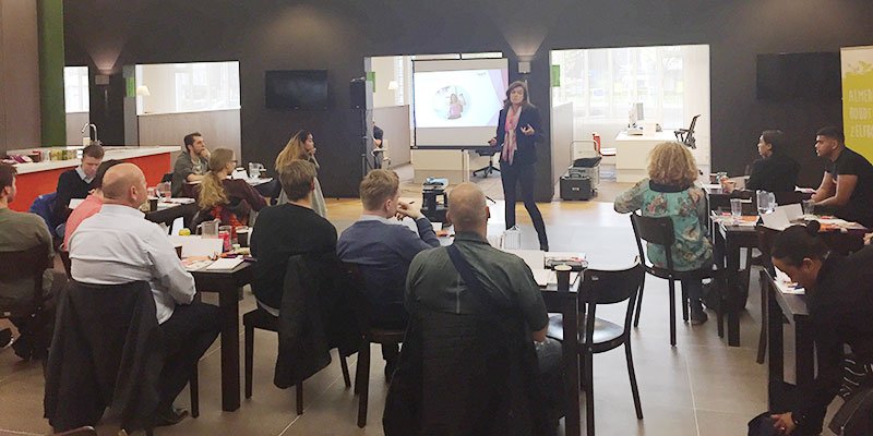 10 weken ondernemerschap leren. Goeie opkomst, setting &amp; verzorging bij kick-off van EigenBaas Avondschool #Almere #ondernemen #klassikaal