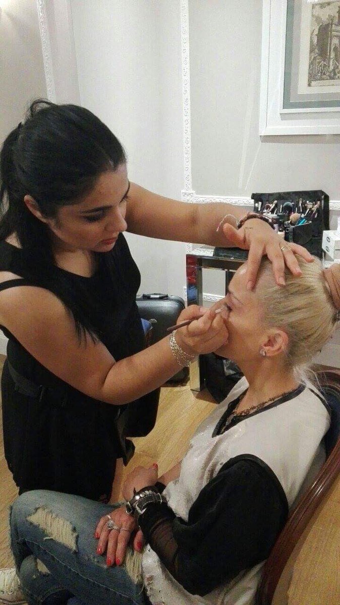 ada_creation's tweet photo. #robinacademy #Rome #mua #makeupartist #hairstylist 💋 https://t.co/Z5x1WE4pM3