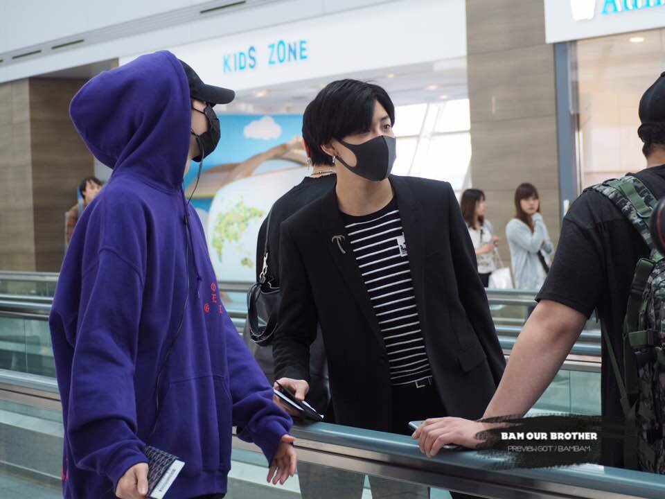 kunpimook_7's tweet photo. 170510 인천공항 #BamBam #뱀뱀 #MARK #마크 #GOT7 #갓세븐 https://t.co/GGQFRom1VC