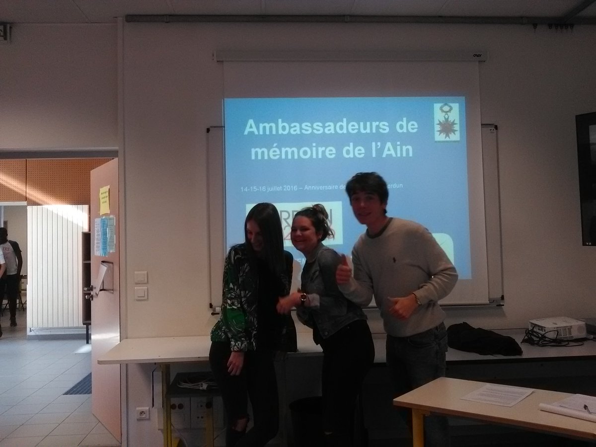 AmeuhPlaymo's tweet photo. Matinée d'intervention au collège de l'huppe à Montrevel pour les Ambassadeurs de mémoire , anciens CDJ https://t.co/2ubEogdwc5