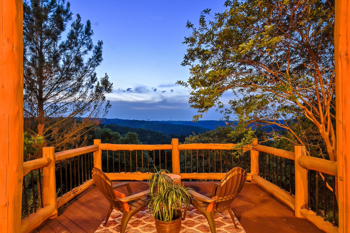 allisonolson's tweet photo. #whyIloveAustin This is the view at one of my #listings currently #undercontract.So #dreamy. https://t.co/lyhbitrFI9 #austin #views #Realtor https://t.co/B1mTg7tjzW