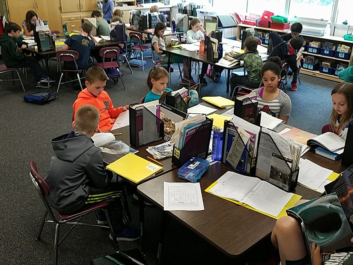 lp05bps's tweet photo. Looking forward to the live webinar with Seymor Simon today. Engrossed in nonfiction reading!#bcslearns #TFKlive  https://t.co/zkmUWbsvS7 https://t.co/WUIU0D9SA3