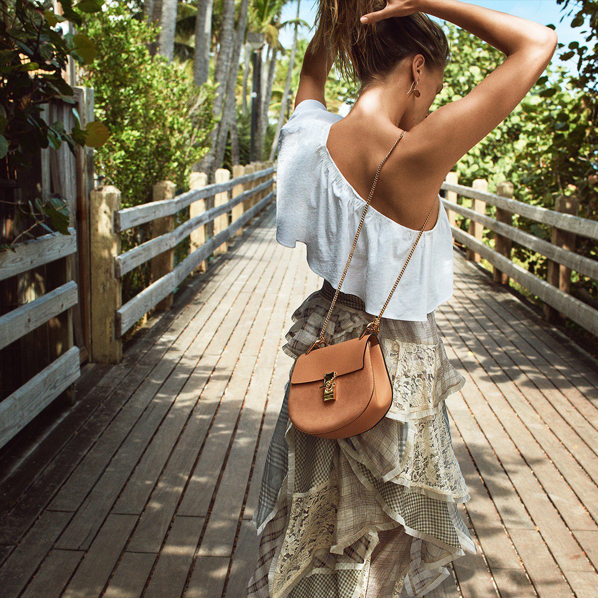 INTERMIX's tweet photo. Outfits for all those endless summer days ahead: https://t.co/uqq4iZvGOO #IMIXSummer2017 #SummerInMotion https://t.co/8XRrhKEHAW