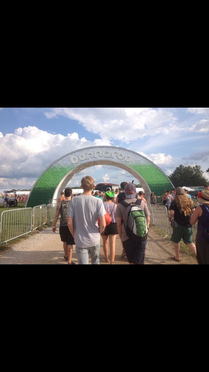 beck_ayy's tweet photo. 28 days left till we walk under that @Bonnaroo arch again!! #bonnaroo #roo14 #roo15 #roo16 https://t.co/MQSpcLa0nk