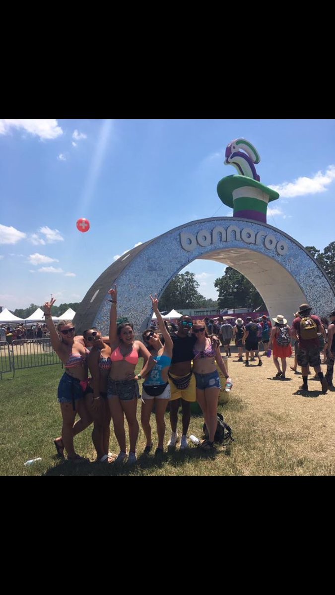 beck_ayy's tweet photo. 28 days left till we walk under that @Bonnaroo arch again!! #bonnaroo #roo14 #roo15 #roo16 https://t.co/MQSpcLa0nk