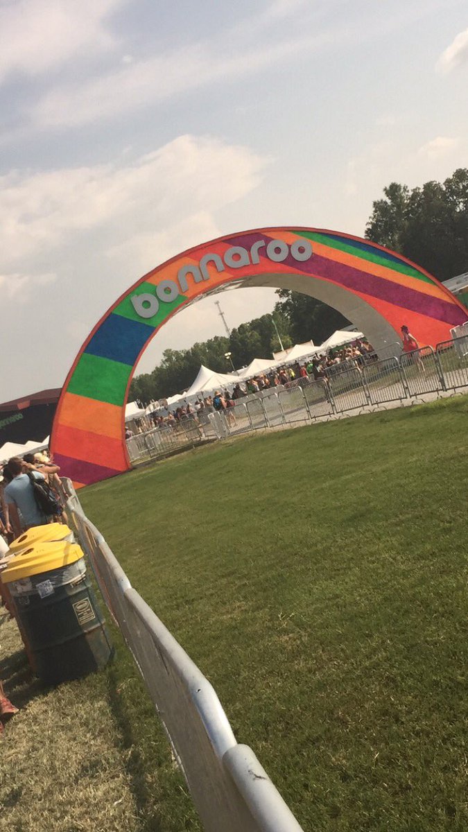 beck_ayy's tweet photo. 28 days left till we walk under that @Bonnaroo arch again!! #bonnaroo #roo14 #roo15 #roo16 https://t.co/MQSpcLa0nk
