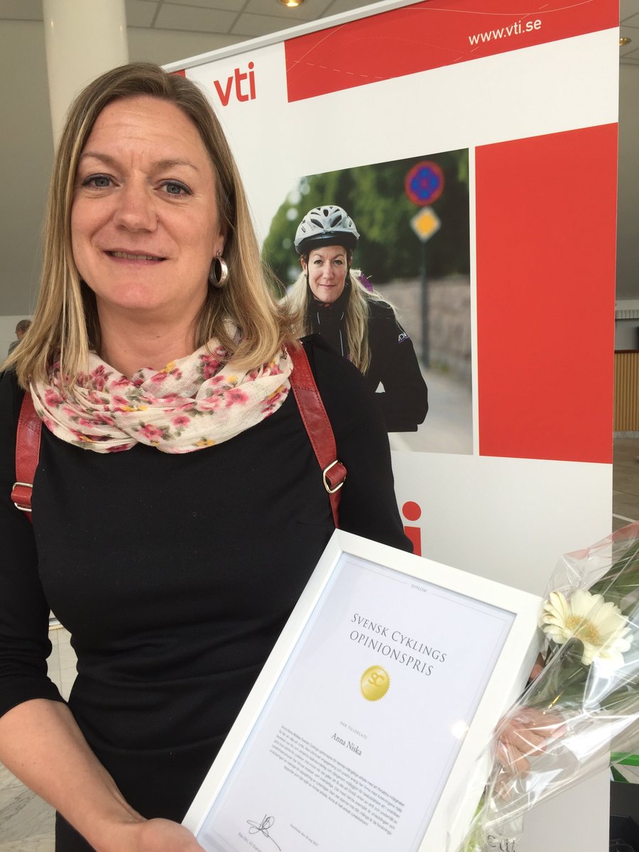 vtisweden's tweet photo. Vi gratulerar Anna Niska till Svensk Cyklings opinionspris! Del av motiveringen: "Anna är helt enkelt cykeldoktorn!" #cykelkonferensen https://t.co/vetRWi5vZU