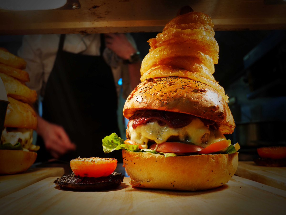 Tipputs Inn tweet media