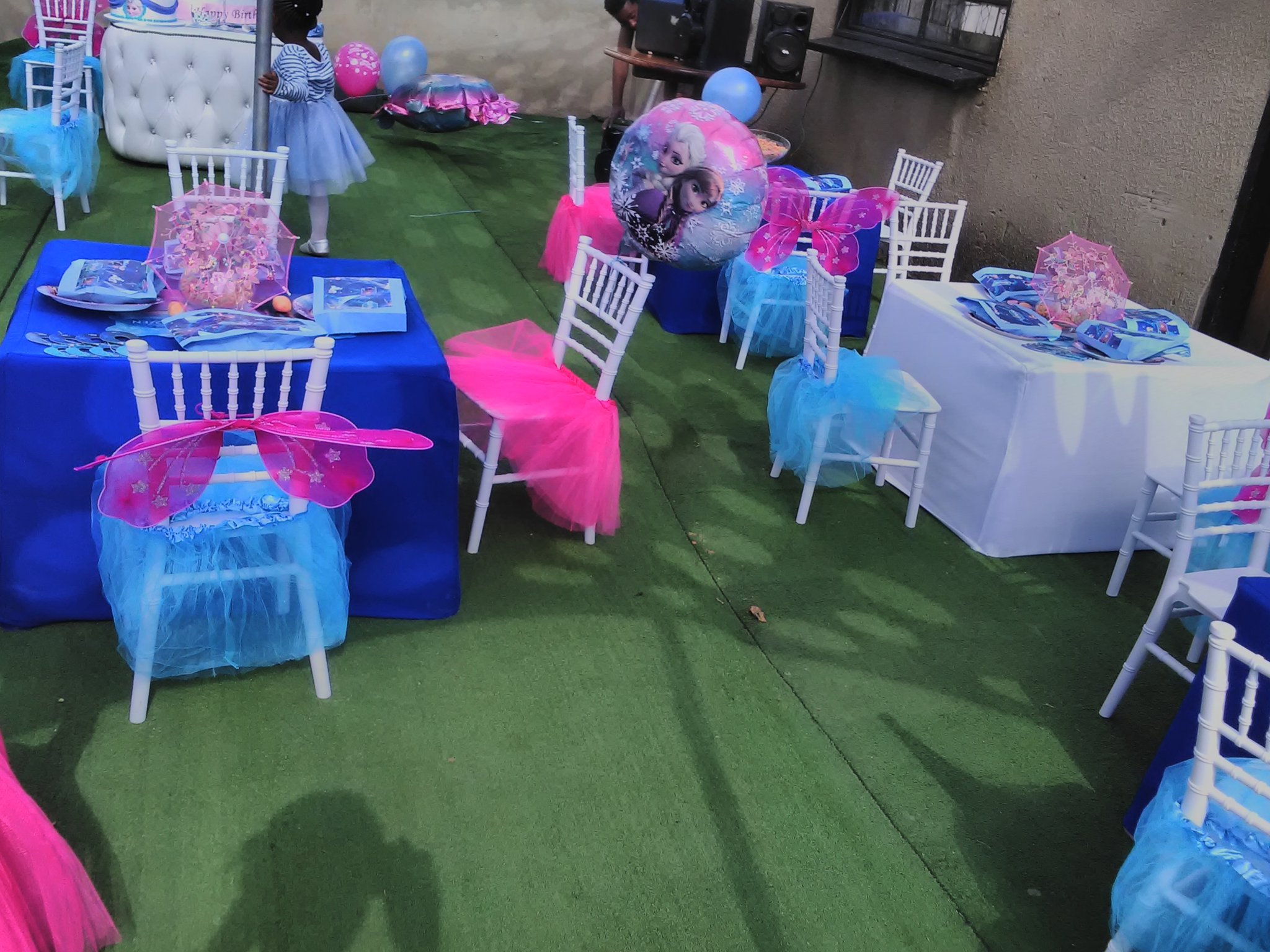 frozen table and chairs smyths