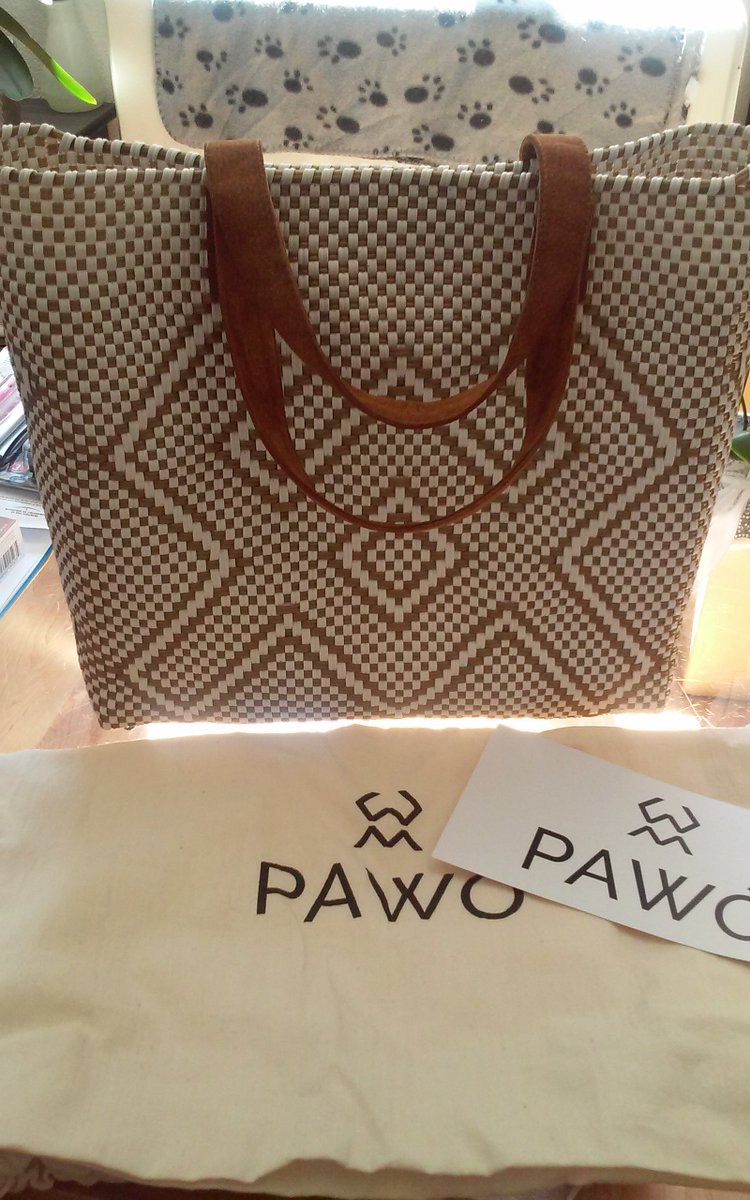 MazieMia's tweet photo. @BizzOfeminin Merci pour ce magnifique sac @PawoStore fabriqué par des artisans mexicains, il ne me quittera pas cet été je l'adore 😍 https://t.co/r9CS2Jm8Vt