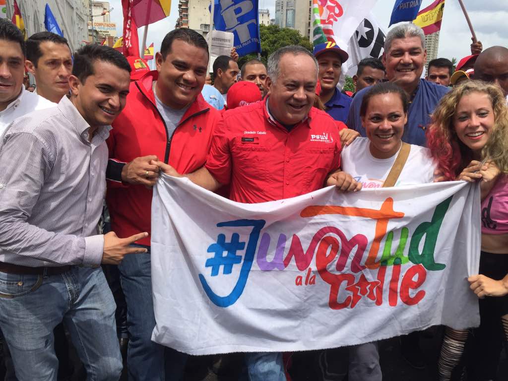 ConElMazoDando's tweet photo. Cabello: Las bases comiciales de la Constituyente no serán de la oligarquía sino de https://t.co/39fmzu030E #10May https://t.co/id0lHjfUHt