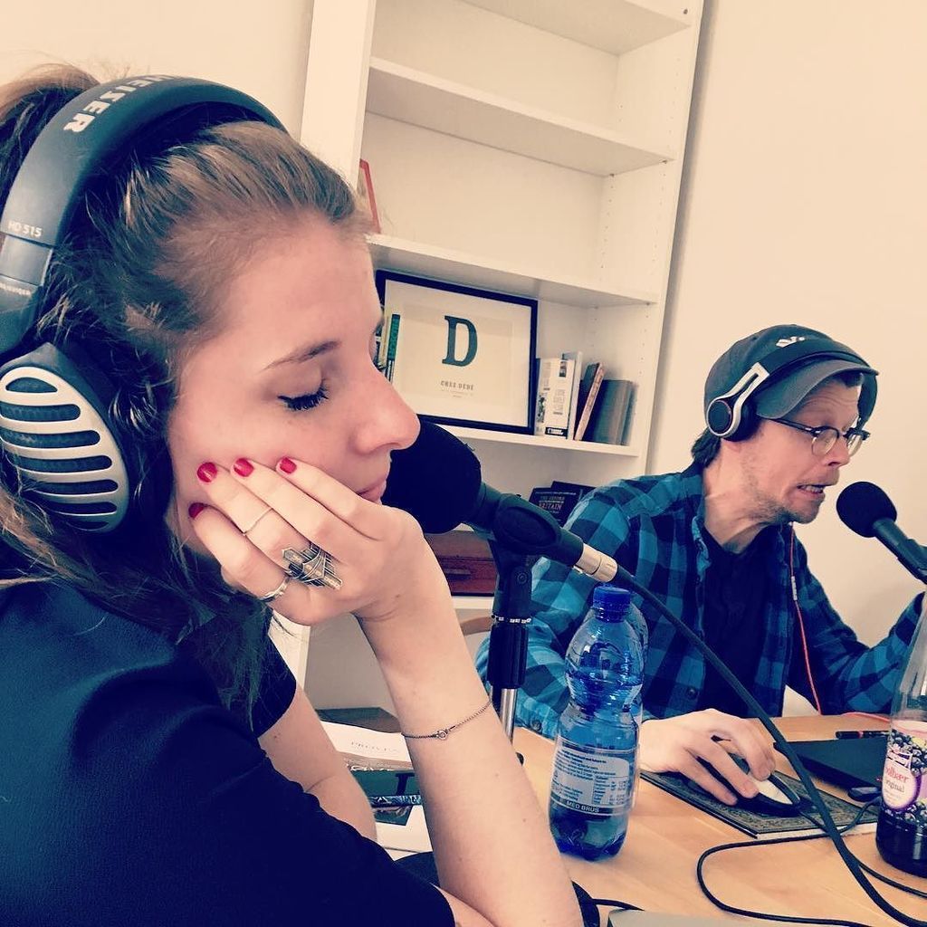 Filmnoerden's tweet photo. Første foto fra Caspers nye lejlighed AKA Studie 7 - Casper arbejder på højtryk, mens vi andre veeeenter... #filmn… https://t.co/AsJrgjmdPC https://t.co/SVJbOVzTuu