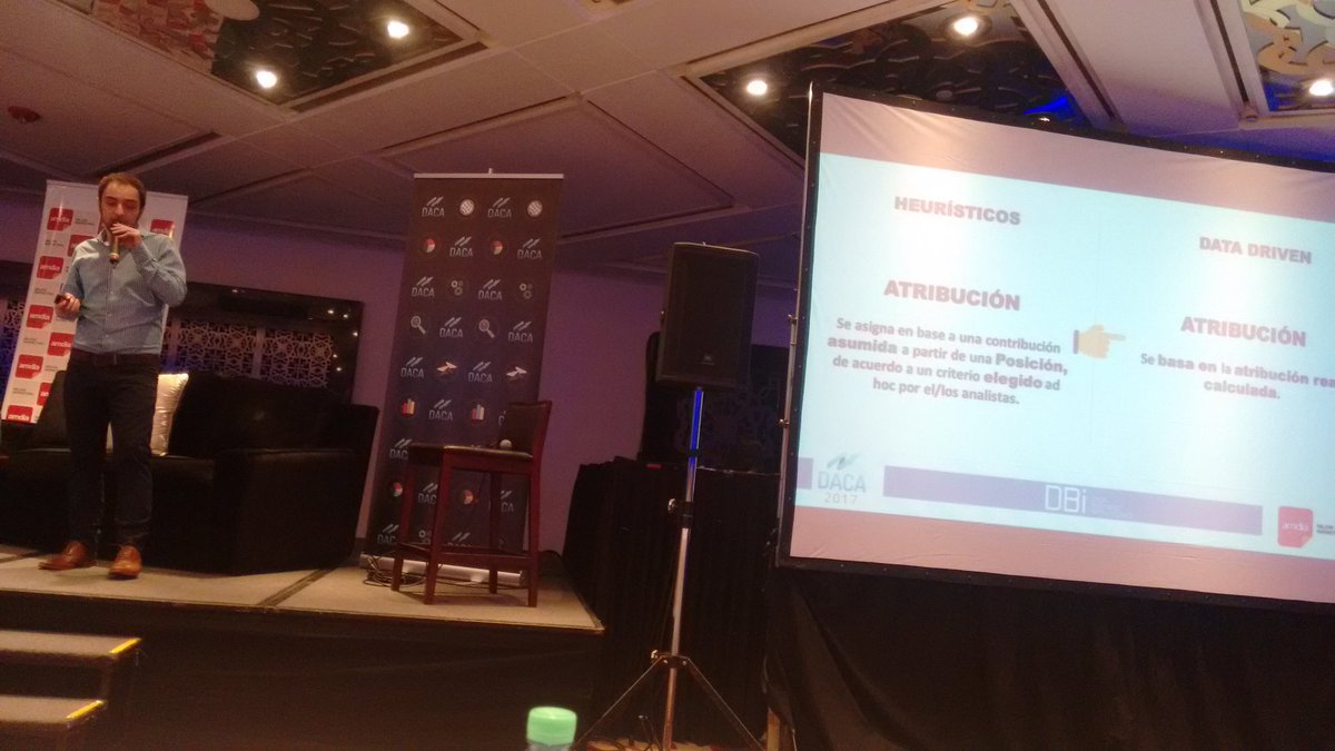 Clase magistral de Atribución de Leo Frattesi de DBi en el #AnalyticsSummit by DACA y @AMDIAweb