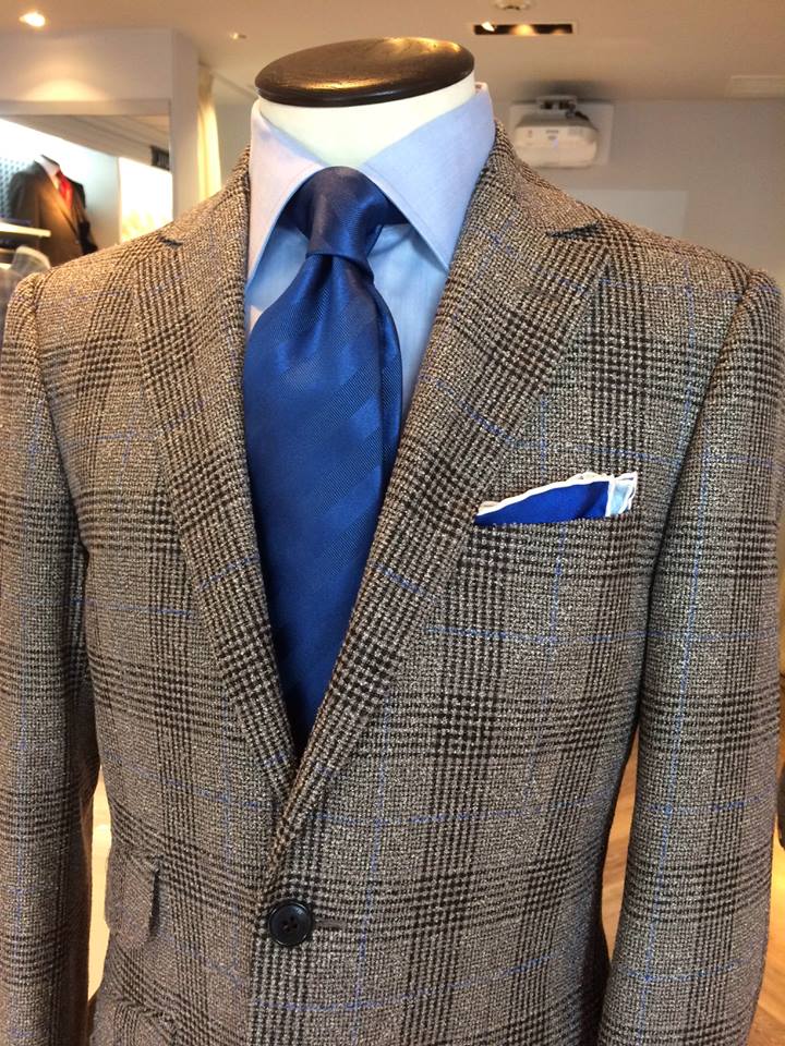 Dormeuil's tweet photo. #DPhilosophy is the perfect #casual #chic #cloth, which softens the shoulder line in this season's #trend of more de-constructed garments. https://t.co/TIjp31O5zn