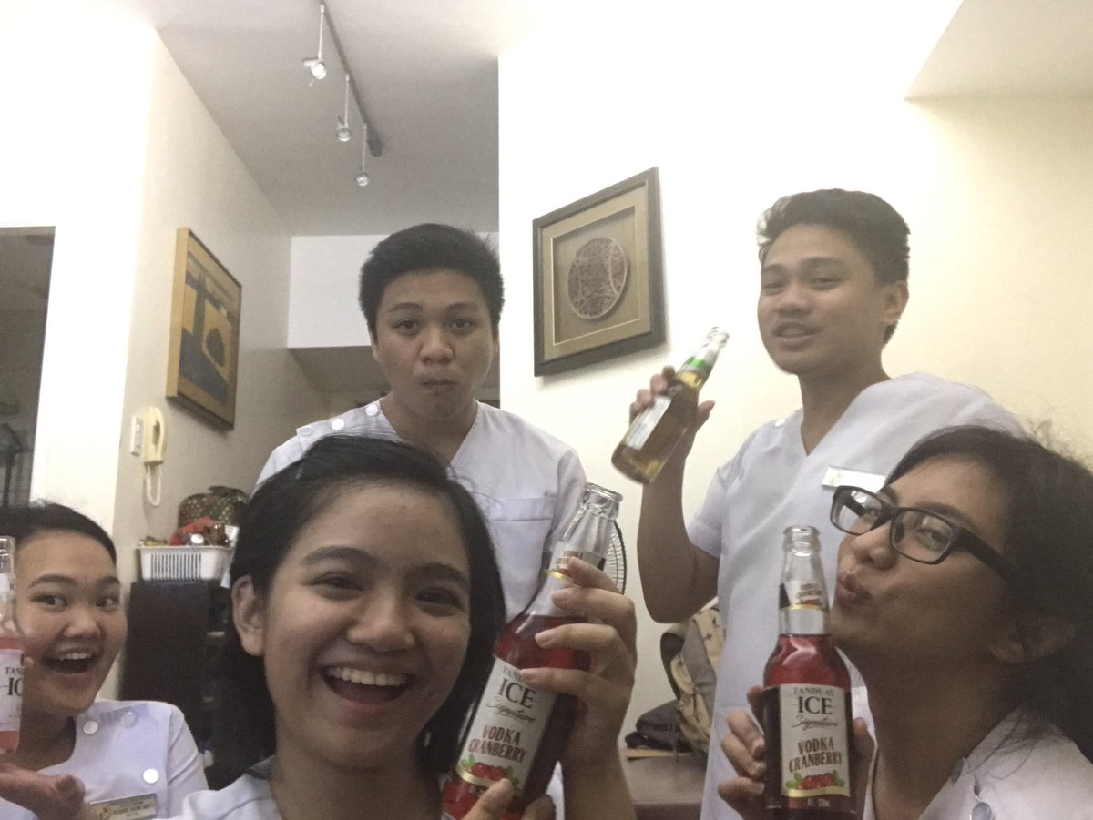 selinejellybean's tweet photo. Wouldn't have survived 1st yr w/o u guys #solidsupportsystem ❤🎉☺️ https://t.co/7OPfFYqXq8