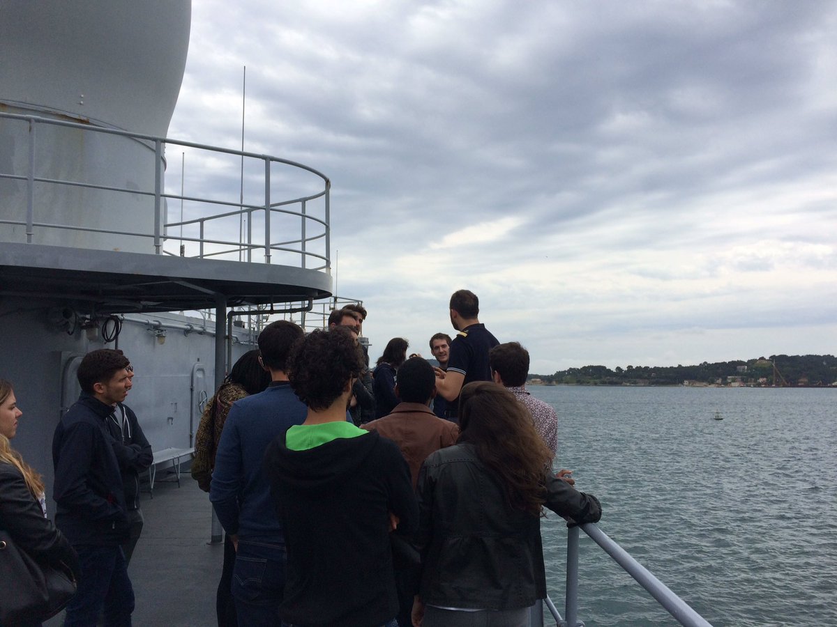 Loren34000's tweet photo. Direction le pont avec les portiques de ravitaillement. Taille du bâtiment 157mX21m #StartUp @Montpellier_BS https://t.co/YEZMVpP5BU
