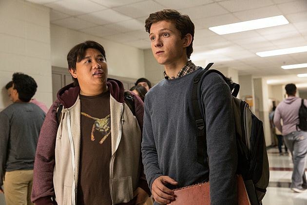 SPIDER-MAN: HOMECOMING Stills Provide New Looks At Peter Parker And ...