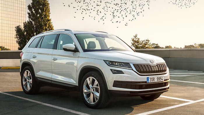 New Skoda compact SUV named Karoq:
driveinside.com/blog/15516/201…