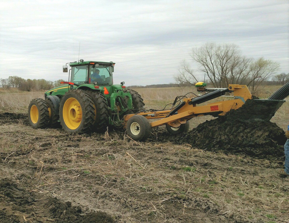 t3rrausa's tweet photo. Are they installing #TileDrainage w/ T3RRA Cutta and iGrade? 🤔 YES! - innovative T3RRIFIC farmer #SubSurfaceIrrigation @pts_ag https://t.co/ajCotvNZRi