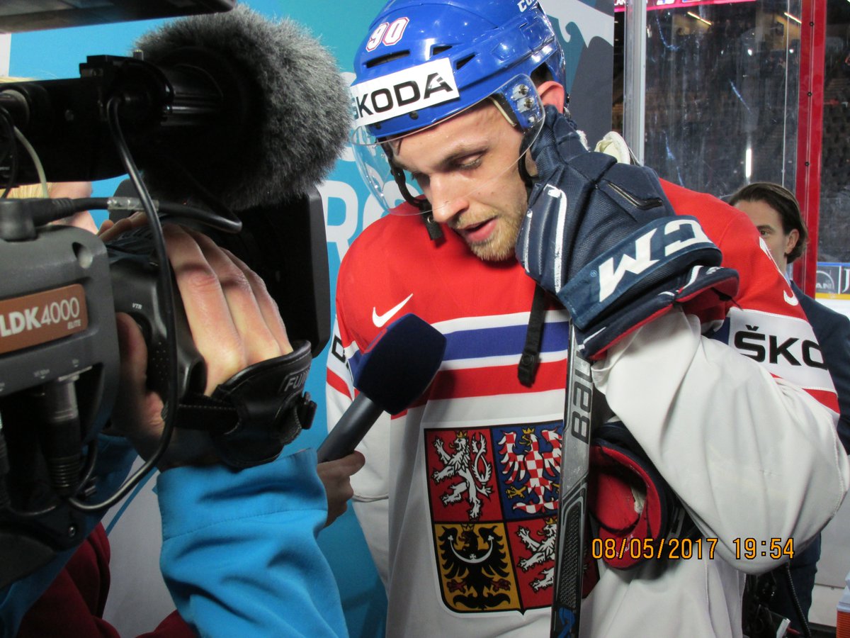 1.třetina proti 🇫🇮 se nepovedla nikomu
Honzu jsem oslovila"Jakube"
Vzal to,ale poprosil mě o video
Kluci v <a href="/PiratiChomutov/">Piráti Chomutov</a> to prý ocení😜