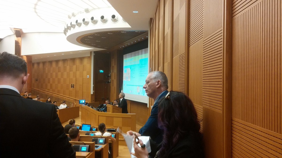 G_Gbr's tweet photo. #Mentana: "Non esiste il mondo di sotto e il mondo di sopra, esiste solo il mondo di sotto". #SocialCom17 #OdG https://t.co/dpoB5Bz5av