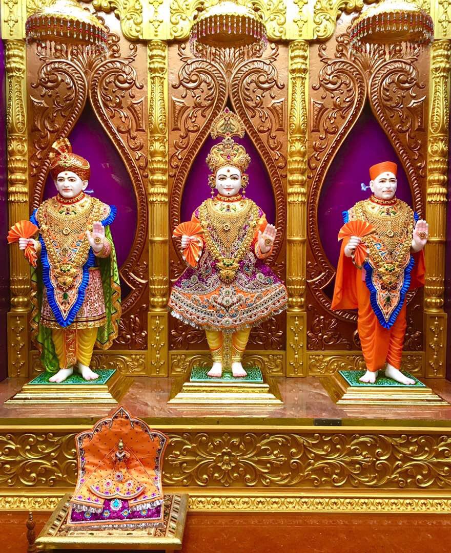 SGadiManinagar's tweet photo. Divine #Patotsav darshan from Shree #SwaminarayanGadi Mandir #Bharasar #Kutch #Bhuj #Gujarat #AcharyaSwamishreeMaharaj https://t.co/INo0gigAhx