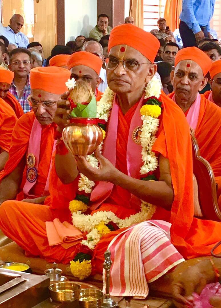 SGadiManinagar's tweet photo. Divine #Patotsav darshan from Shree #SwaminarayanGadi Mandir #Bharasar #Kutch #Bhuj #Gujarat #AcharyaSwamishreeMaharaj https://t.co/INo0gigAhx