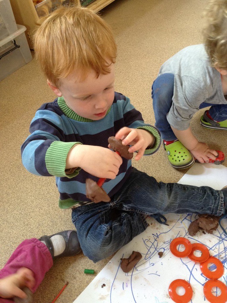 AtelierJobs's tweet photo. There has been some seriously engaged boys today as we use cars in the paint and clay! https://t.co/7ivgovbKLY