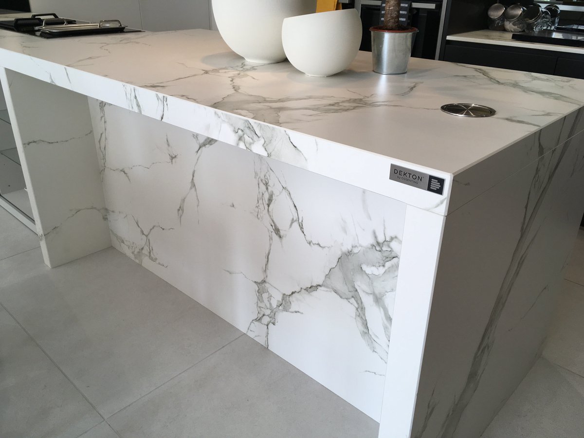 See how Dekton Aura's bookmatching in @intotobrighton creates a perfect flow of veining - no matter the angles | bit.ly/2oIdemi