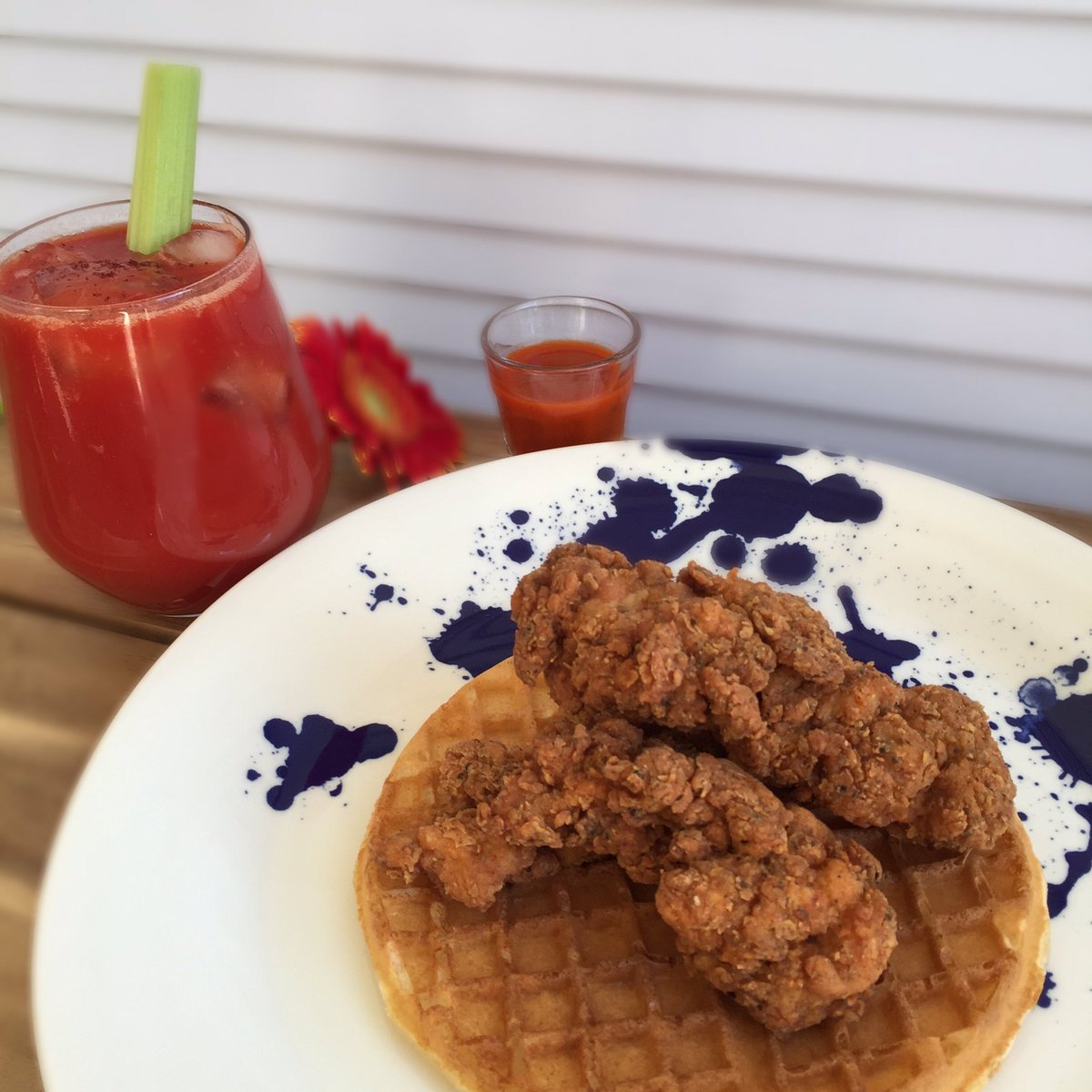 UnionWaffles's tweet photo. Our fried chicken w/Hot Sauce or try it w/Canada's best Maple syrup! Yes, Maple syrup! &amp; why not enjoy a Bloody Mary with it? #unionwaffles https://t.co/zvy0PAzgX7