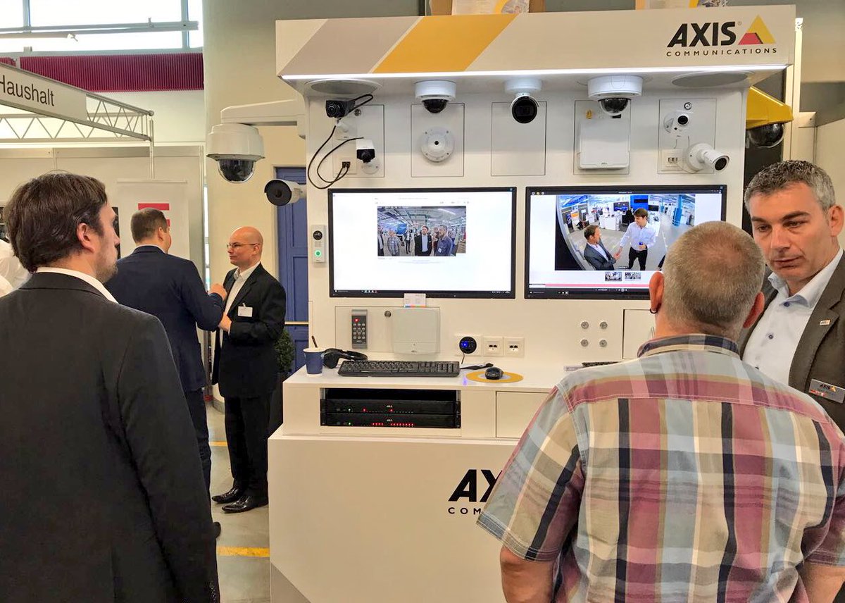 Zwischenstand #competec Hausmesse @alltron: Spannende Gespräche am #AxisIPVideo Stand! <a href="/AmbricoMirko/">Mirko Ambrico</a> <a href="/GordonMunich/">Gordon G</a> <a href="/koppo63/">Oliver Kopp</a>