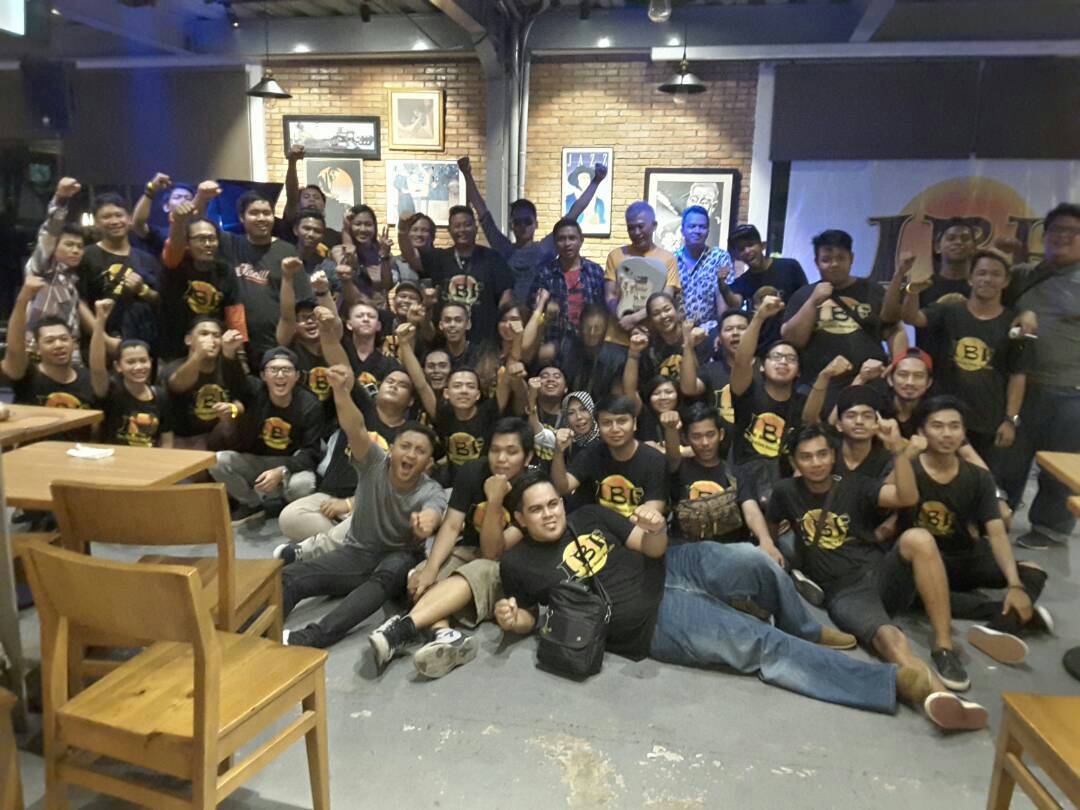 Internasional Jazz Day 30 April 2017 di introjazz cafe tangsel dihadiri oleh hampir seluruh chapter IBF se-Indonesia..Salam kenyaaaalll