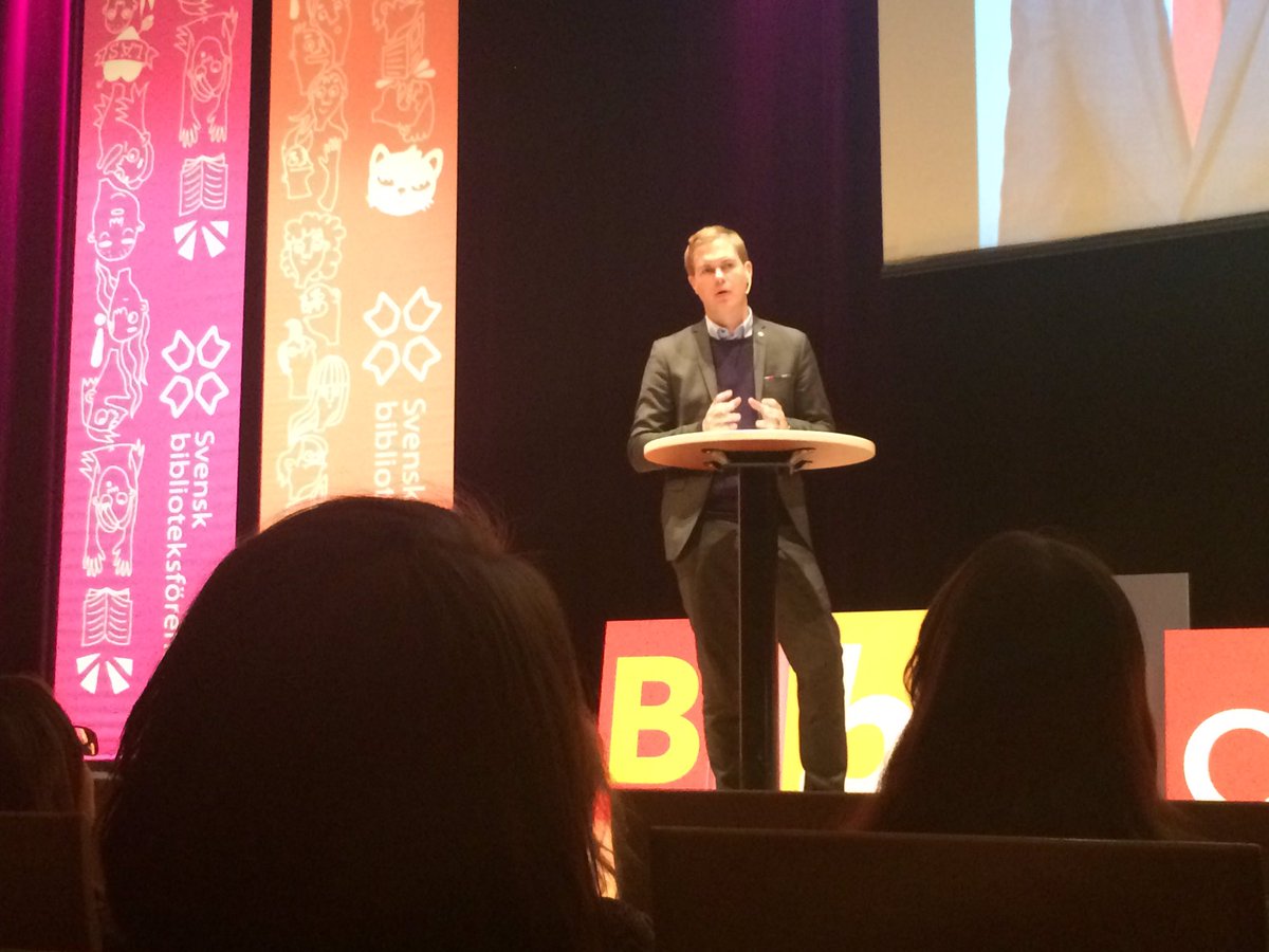 Gustav Fridolin inleder #bibldag17, talar om fake news, filterbubblor och "sanningar som göms bland lögner".