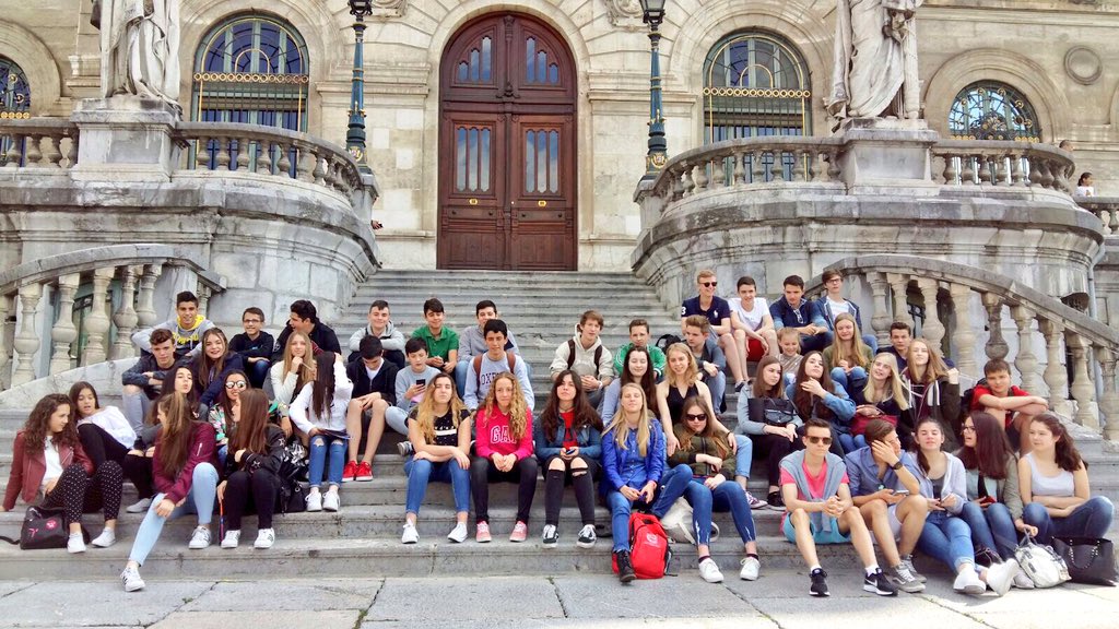 truebaikastetxe's tweet photo. Today we are visiting the Old Town where they are going to do a quiz. After that we will visit the Guggenheim museum #europeanexchange https://t.co/S1EjMi9Rl8