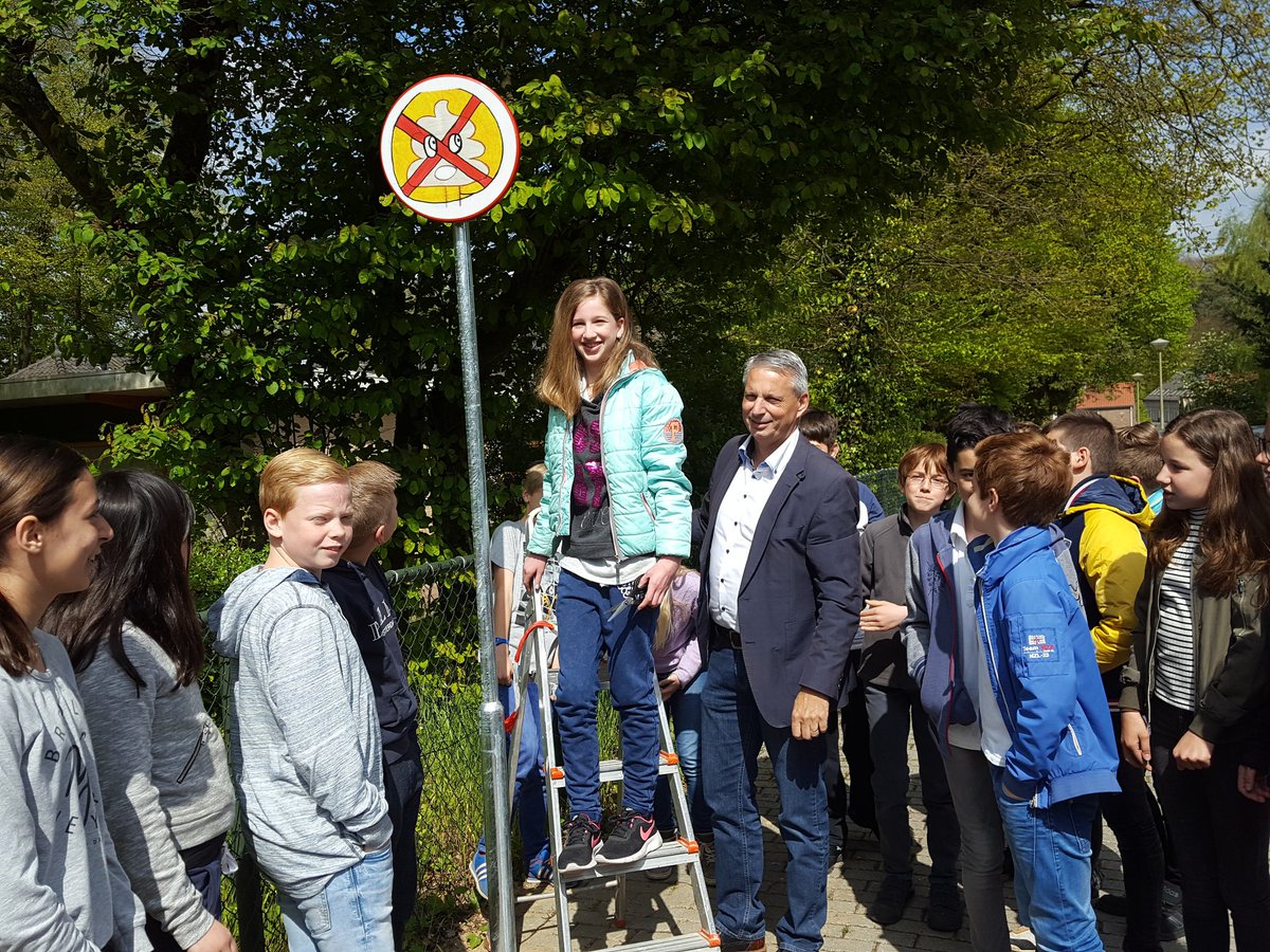 DeGroesbeek's tweet photo. Eerste bord is onthuld. https://t.co/eTZOQ4sTkF