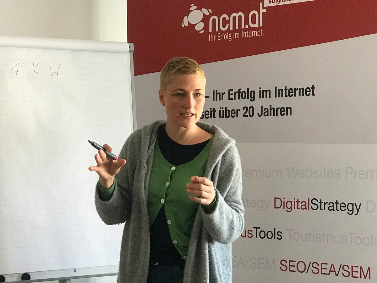 MichaelMrazek's tweet photo. Lässig! #Workshop Innovationen und Buchungsstrecke #DigitaStrategy mit den Vorarlberger... https://t.co/rPcZviz7LK https://t.co/YJSoF7o6nv