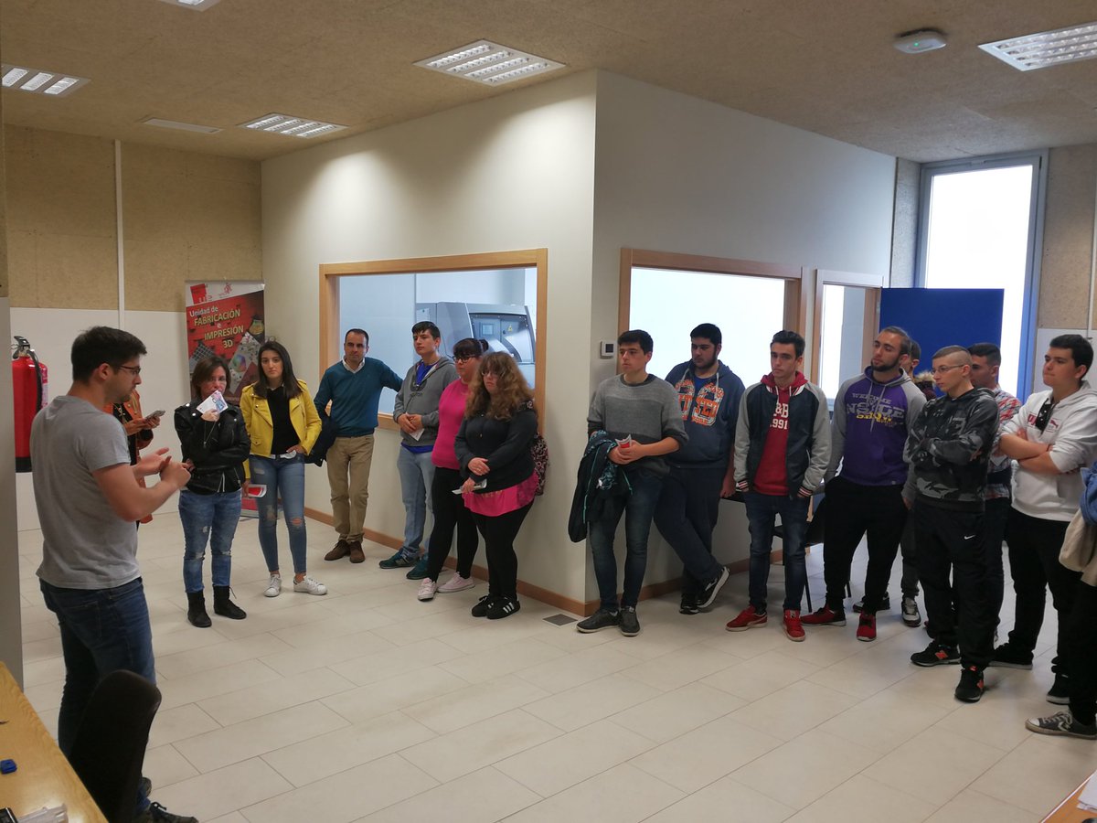 IngenieriasLeon's tweet photo. Visita @IngenieriasLeon @unileon alumnos La Robla @fplarobla #leonesp @CARTUMLeon, Robótica, Fabricación Aditiva, Electricidad, @centrosaule https://t.co/7XK0wmMyVA