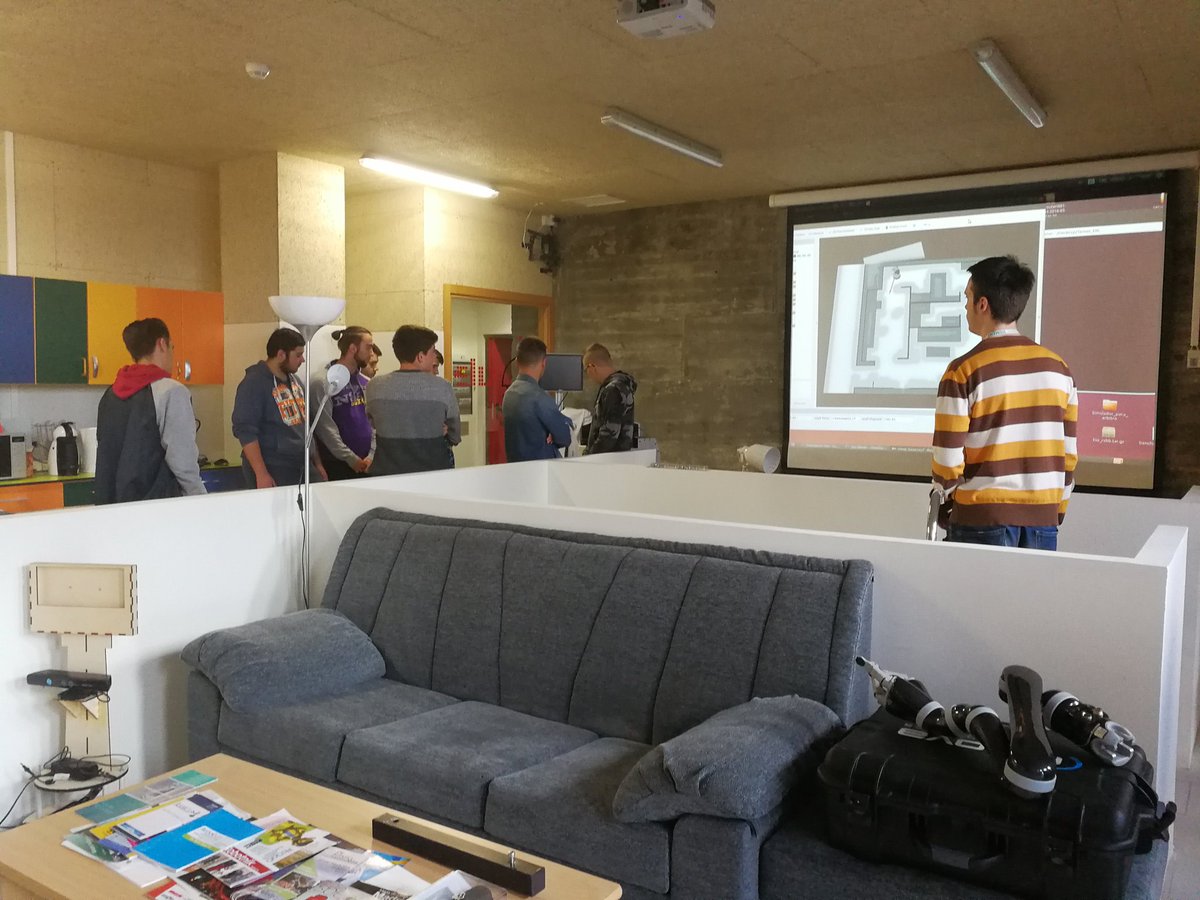IngenieriasLeon's tweet photo. Visita @IngenieriasLeon @unileon alumnos La Robla @fplarobla #leonesp @CARTUMLeon, Robótica, Fabricación Aditiva, Electricidad, @centrosaule https://t.co/7XK0wmMyVA