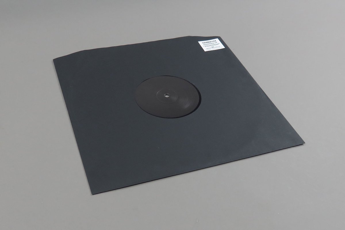 .<a href="/Simbiosi_/">Simbiosi</a>'s Indastria EP on @CRhythmatic is a collection of hard-as-nails techno tracks for late night rave usage.
link.bleep.com/Simbiosi-Indas…