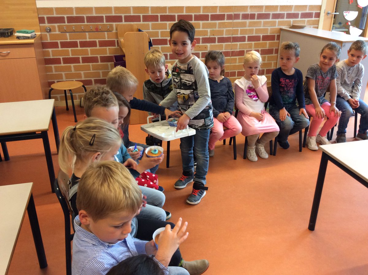 Mgroep1E's tweet photo. Hoera! Chris is 6 jaar! Gefeliciteerd met je verjaardag! https://t.co/uXaHyvsQ8Z
