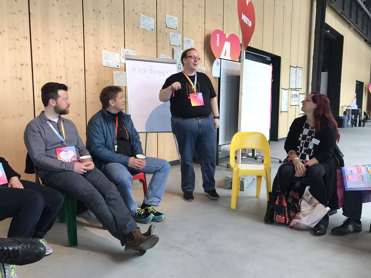 redaktion42's tweet photo. Der @MarkusPfl , der @tmgerlach und ich u.a. haben die Fahne der @IronBloggerMUC hoch gehalten #rp17 https://t.co/Oa6lYrcjBw