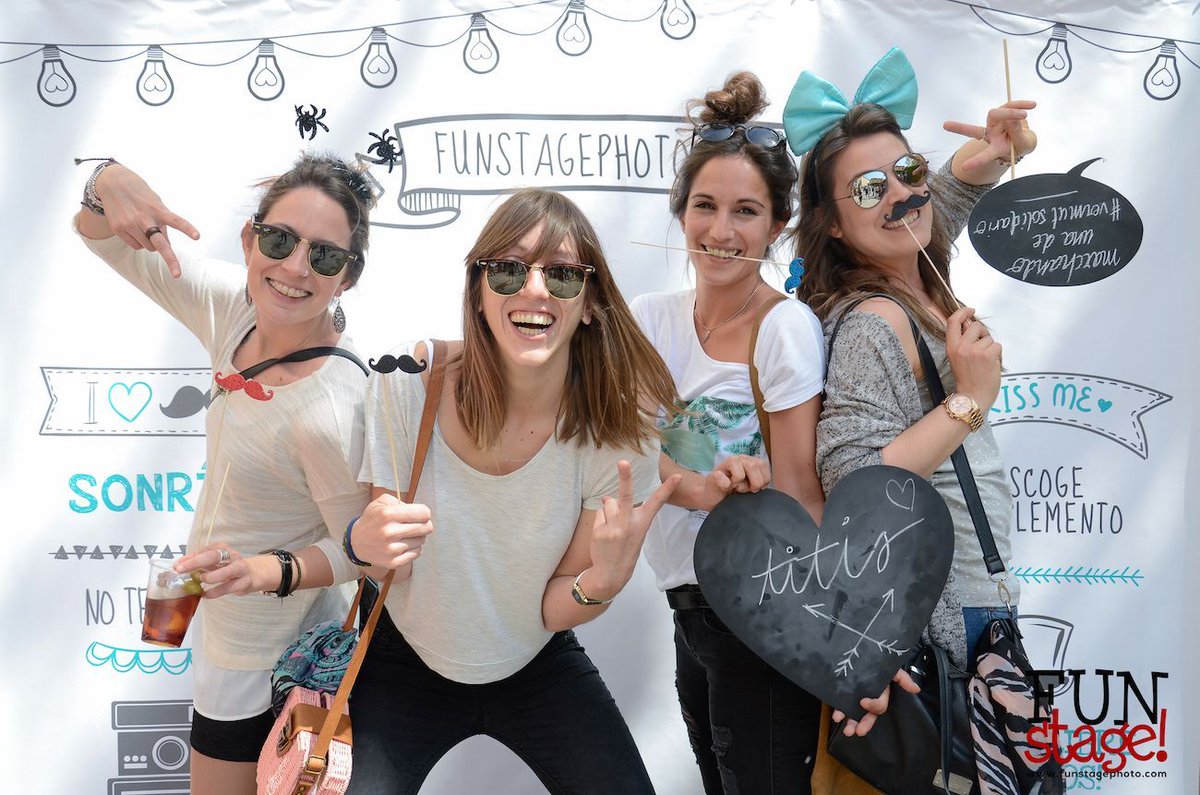 FUNstagephoto's tweet photo. ¡Extra, extra! New #photocall en la próxima edición del #vermutsolidario. No te lo pierdas, el 14 de mayo diversión y fotos. ¡Ponte guap@! https://t.co/Qr4dsxP8Si