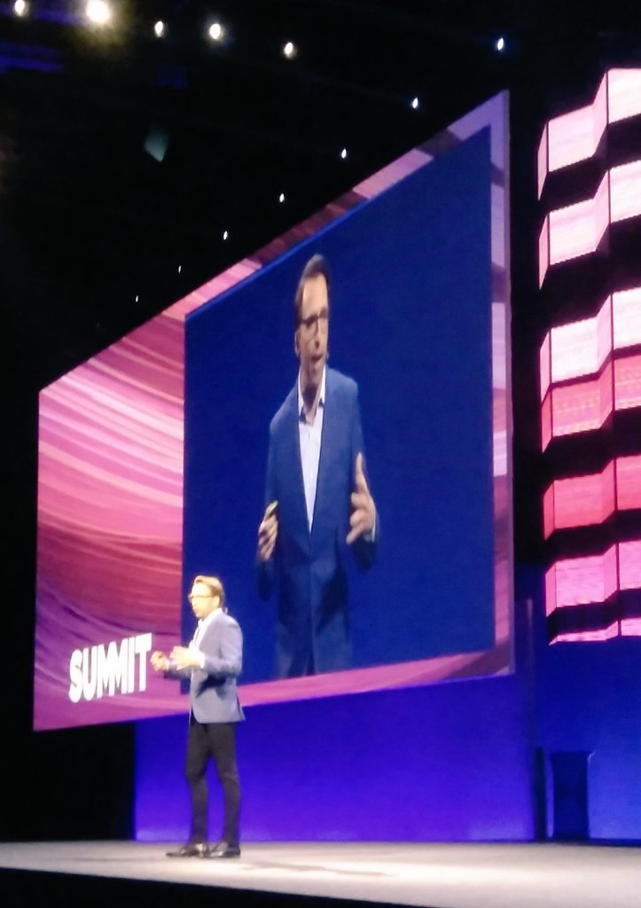 mkdirecto's tweet photo. "Las marcas ya no venden productos sino experiencias" nos cuenta B. Rencher, GM EVP de @Adobe presentando la Experience Cloud #adobesummit https://t.co/pPgs2gLcmf