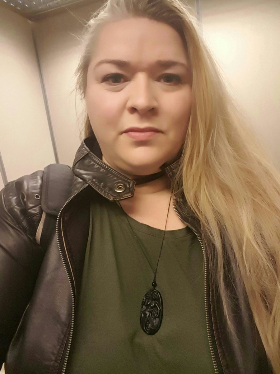 mimoma99's tweet photo. Wearing the mermaid @kissmyshades gave me. I need her protection today. #worktrouble https://t.co/cXX0pSw8WT